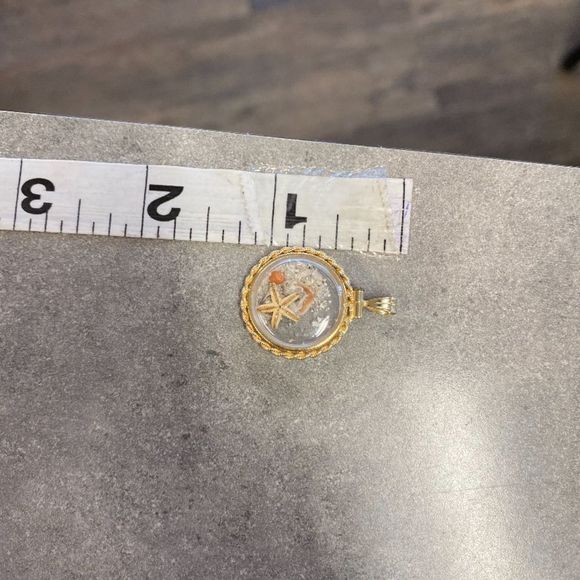 14K Real Gold Sea Shell Beach Charm Pendant - Picture 3 of 4